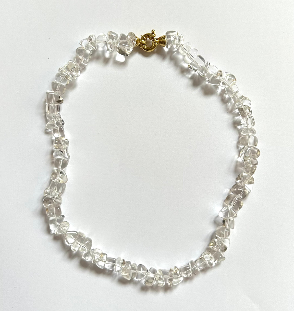 Rock crystal necklace with gold details
